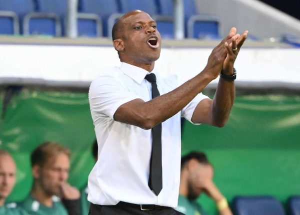 Sunday-Oliseh-shouting-instructions-coaching